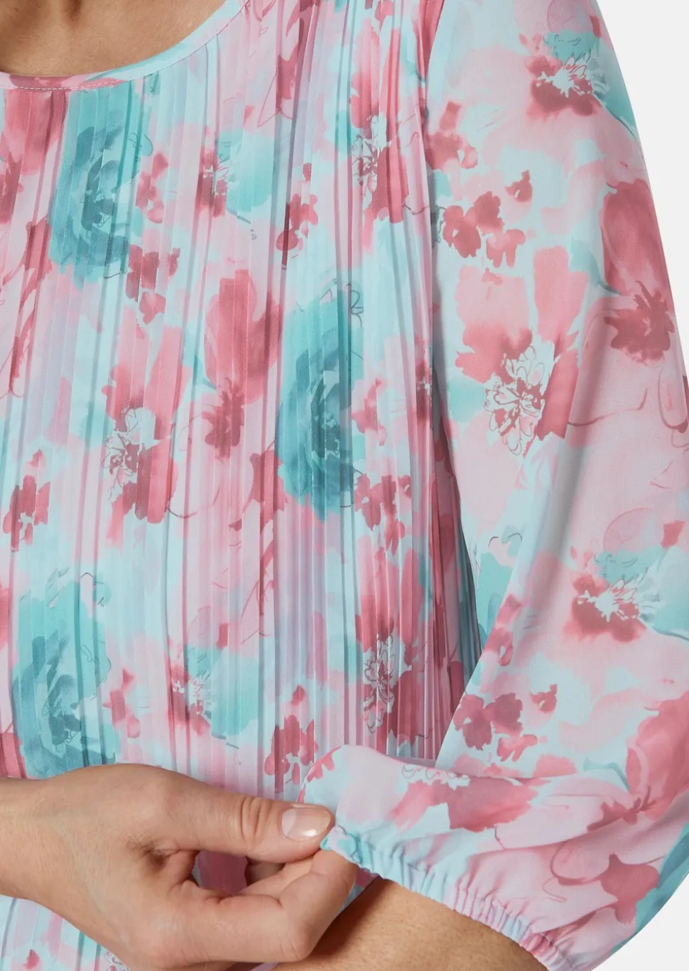 Aufregend plissiertes Kleid