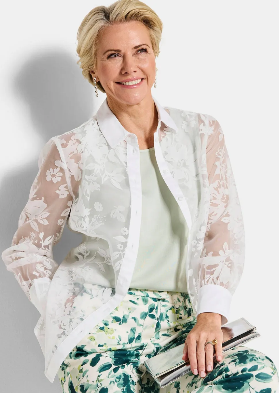 Ausbrenner-Bluse mit Blumenmuster