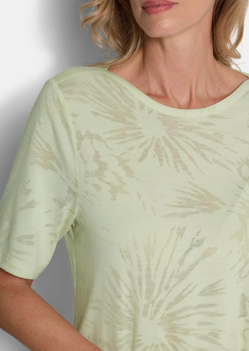 Ausbrenner-Shirt mit U-Boot-Ausschnitt