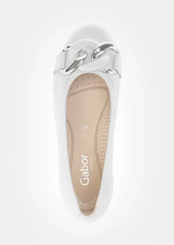 Ballerina aus Leder mit Schmuckkette