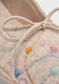Ballerina-Hausschuhe mit zarter Stickerei