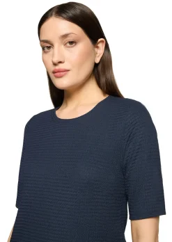 Basic-Shirt in strukturierter Stretch-Qualität