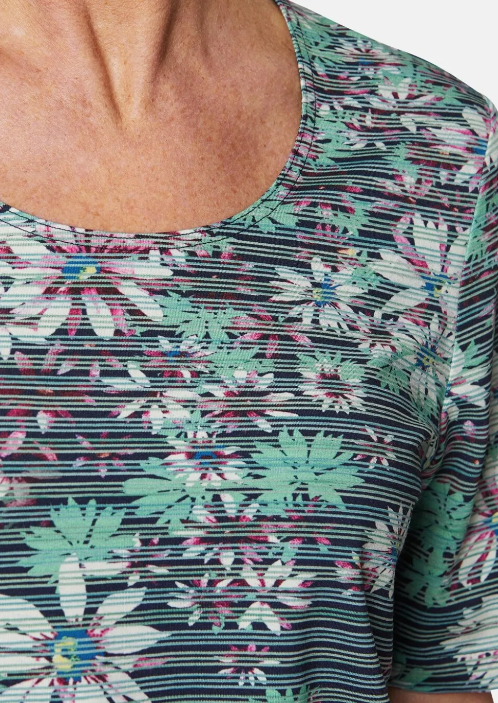 Bequemes Druckshirt in Blumen-Ringeloptik