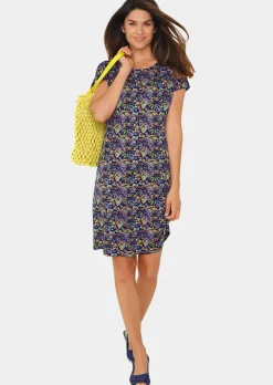 Bequemes Freizeitkleid in modischem Druck