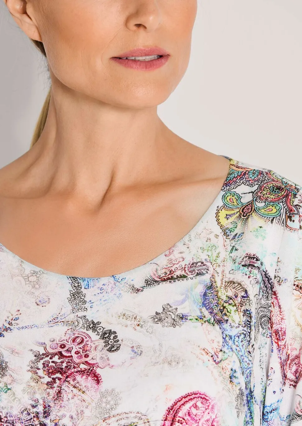 Bluse aus reiner Viskose