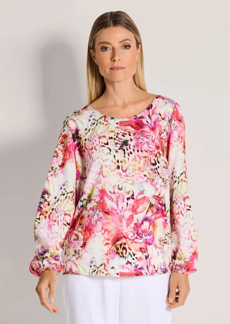 Bluse mit Blumen und Leo Print