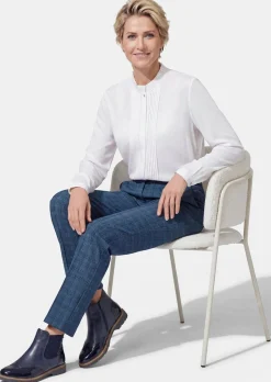 Bluse mit raffinierter Ausschnittlösung