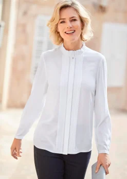 Bluse mit raffinierter Ausschnittlösung