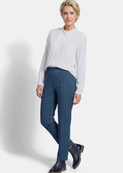 Bluse mit raffinierter Ausschnittlösung