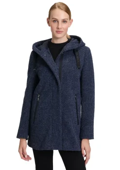 Bouclé-Jacke im sportiven Look