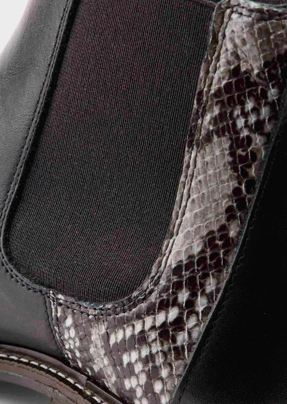 Chelsea Boots in Schlangen-Optik