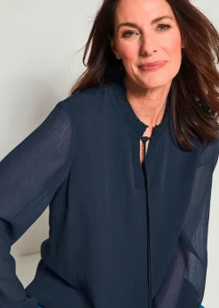 Chiffonbluse mit femininem Ausschnitt