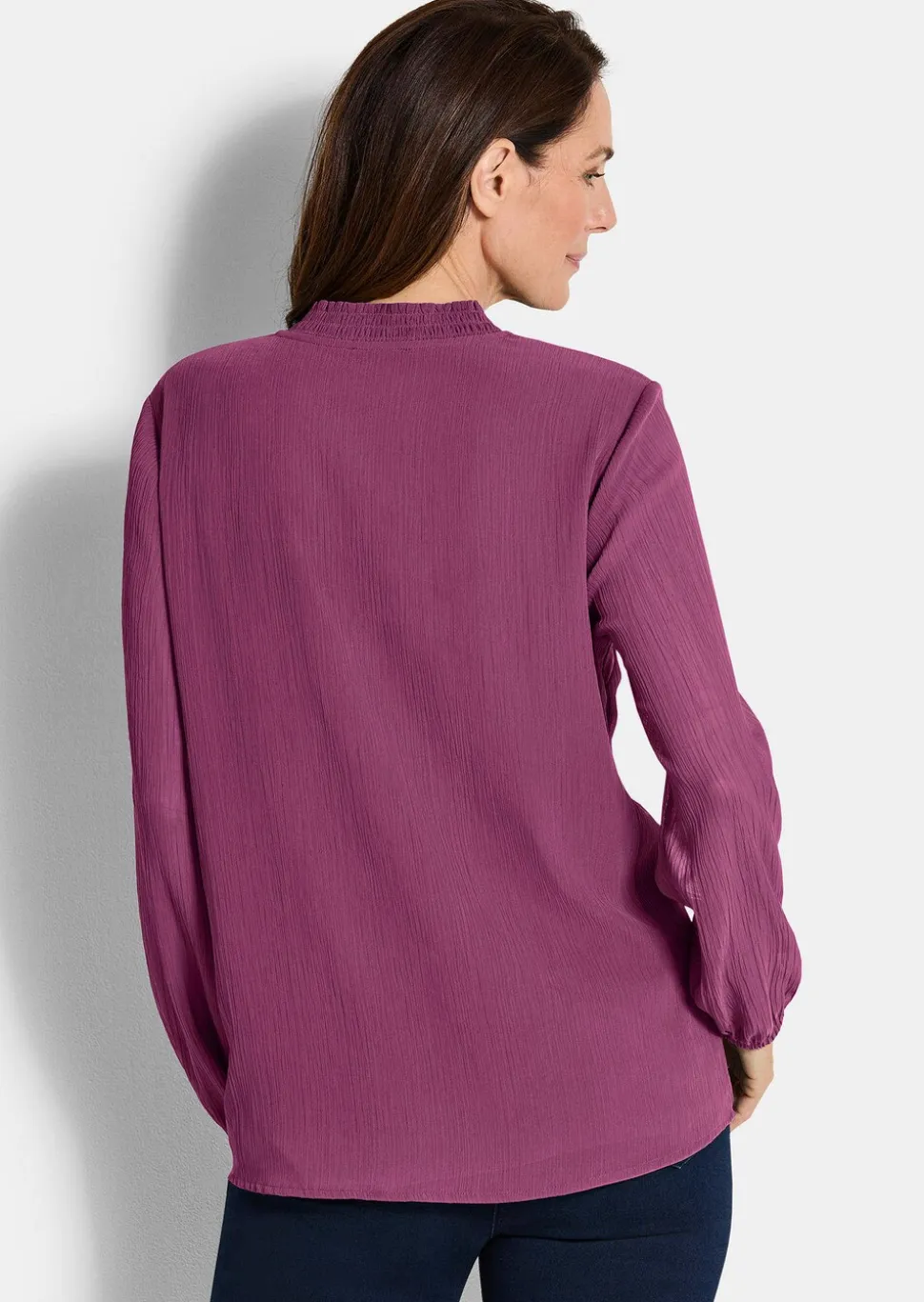 Chiffonbluse mit femininem Ausschnitt