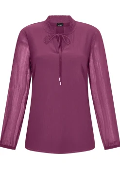 Chiffonbluse mit femininem Ausschnitt