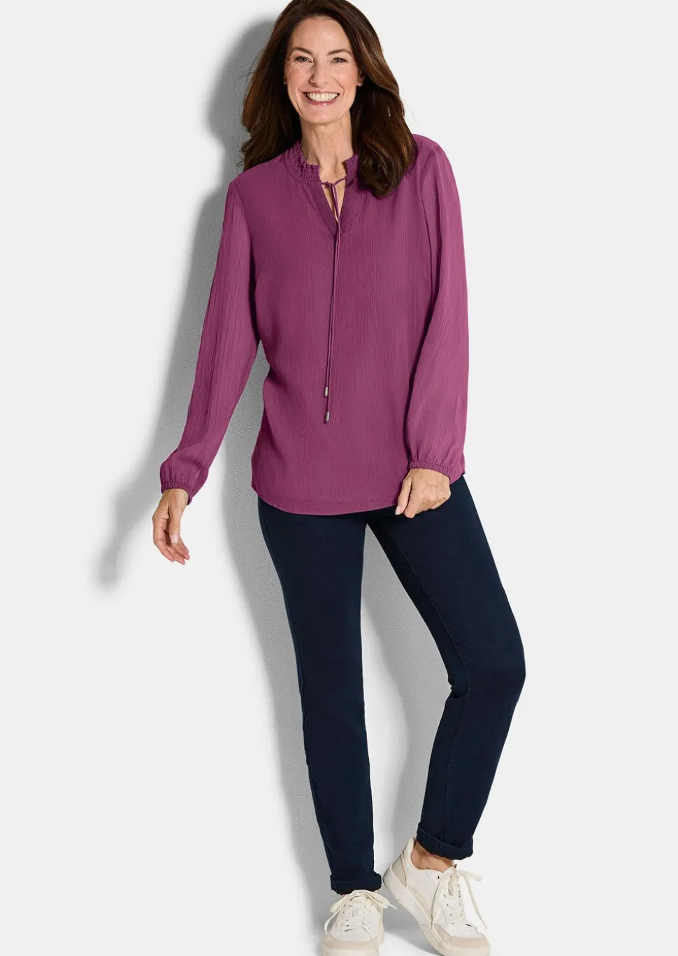 Chiffonbluse mit femininem Ausschnitt