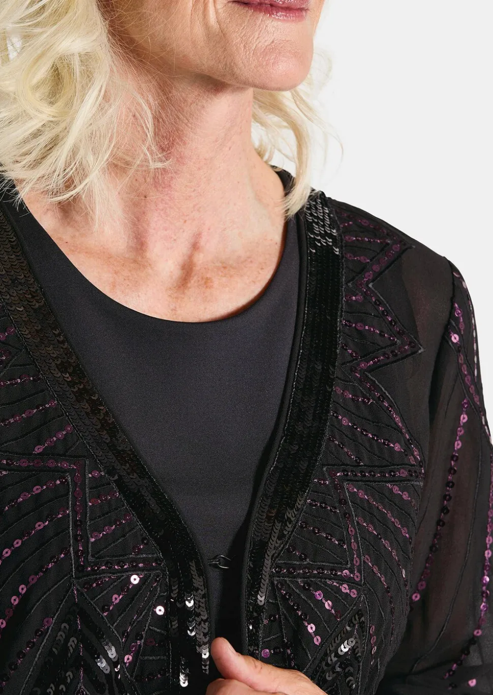 Chiffon-Jäckchen mit Pailletten