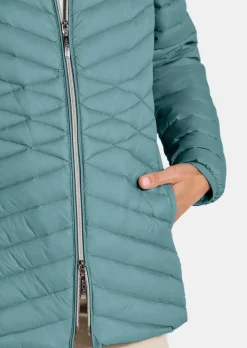 Daunenjacke mit femininer Steppung
