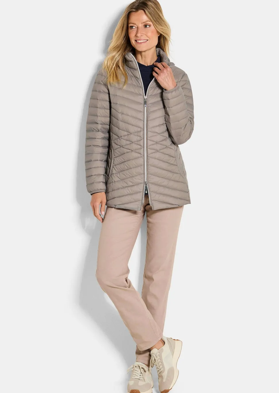 Daunenjacke mit femininer Steppung