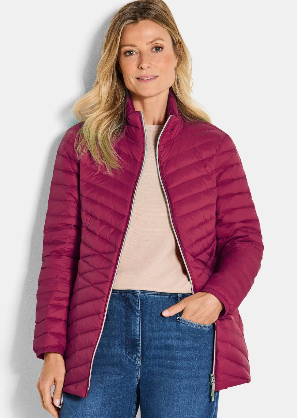 Daunenjacke mit femininer Steppung