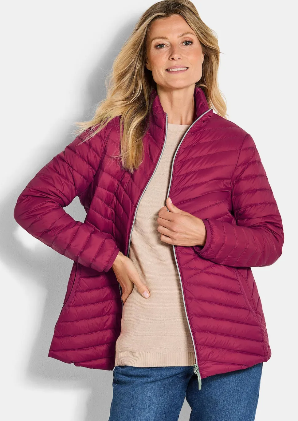 Daunenjacke mit femininer Steppung