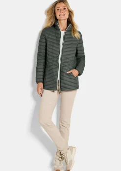 Daunenjacke mit femininer Steppung