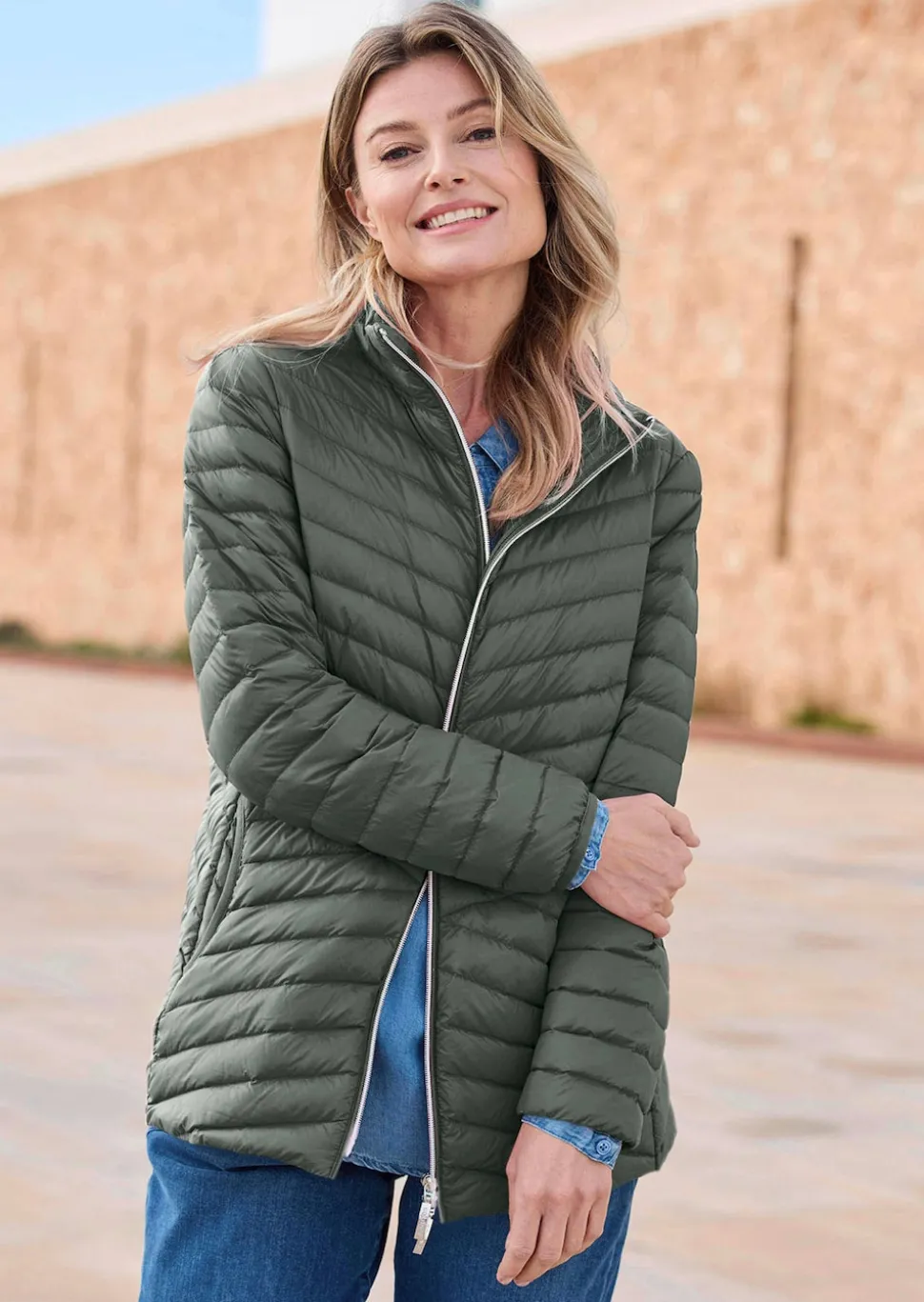 Daunenjacke mit femininer Steppung