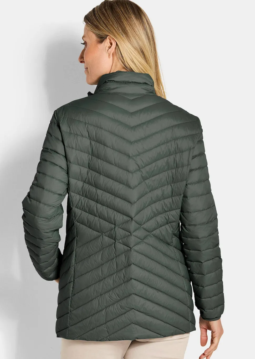 Daunenjacke mit femininer Steppung