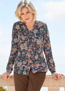 Druckbluse mit raffinierter Ausschnittlösung