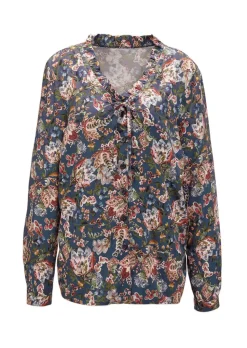 Druckbluse mit raffinierter Ausschnittlösung