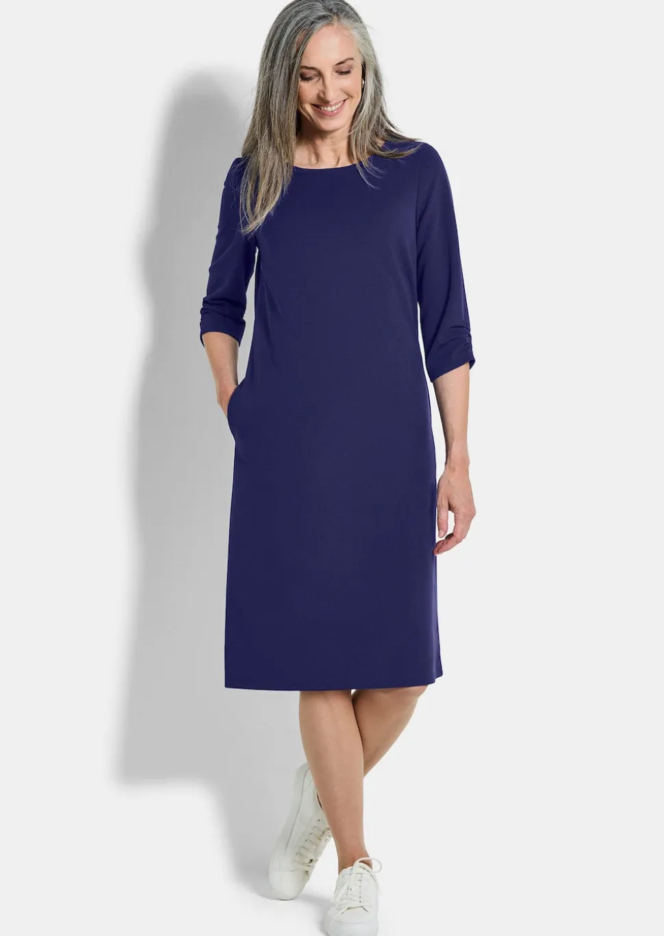Elegantes Kleid mit gerafften Ärmeln