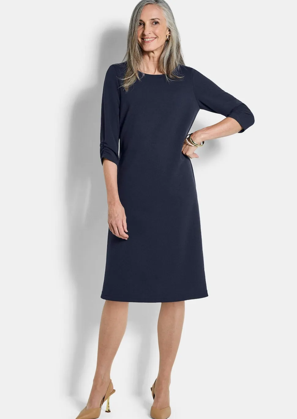 Elegantes Kleid mit gerafften Ärmeln