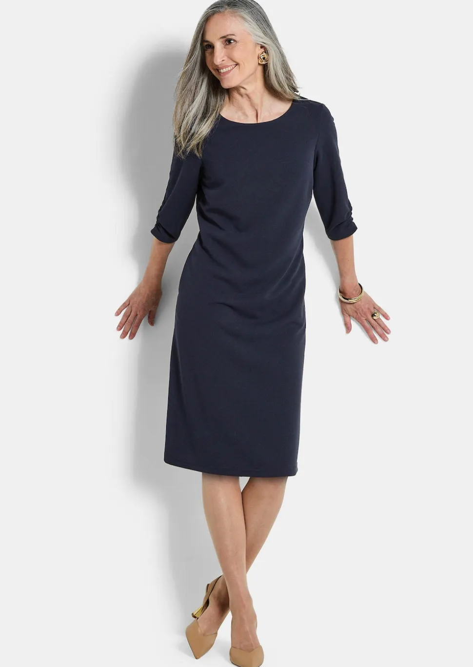 Elegantes Kleid mit gerafften Ärmeln