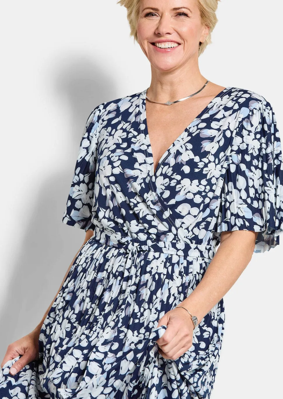 Elegantes Plisseekleid in Wickeloptik