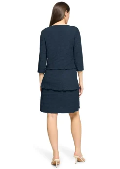 Elegantes Stufenkleid mit Wellensaum