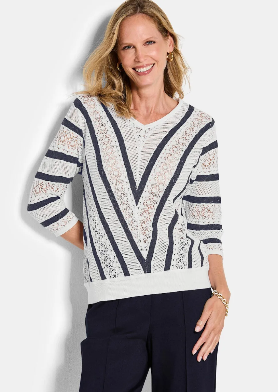 Feinstrickpullover mit maritimen Streifen