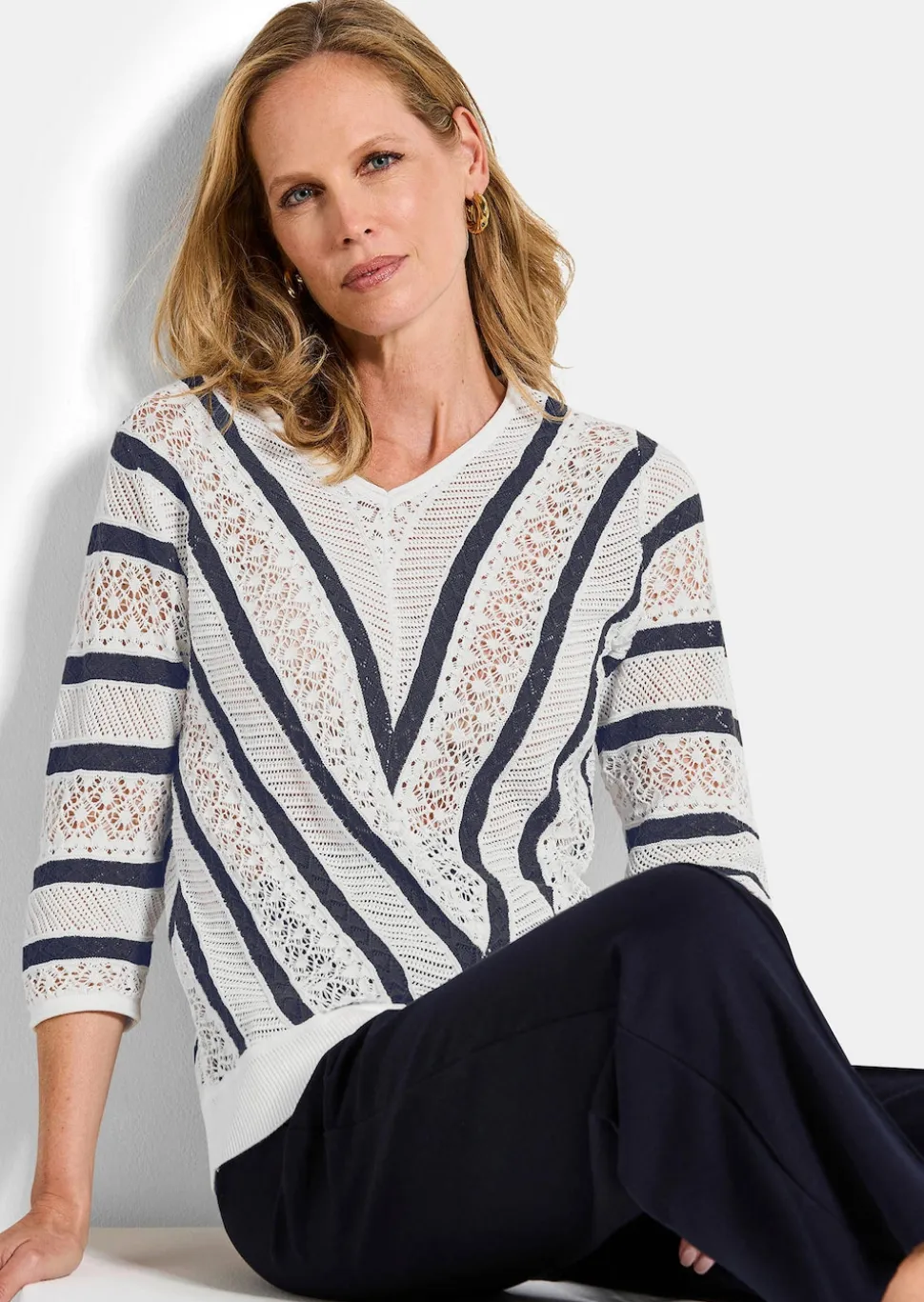 Feinstrickpullover mit maritimen Streifen
