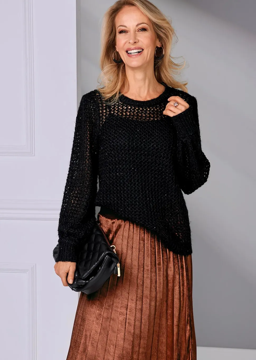 Femininer Pullover in Netzoptik mit Pailletten
