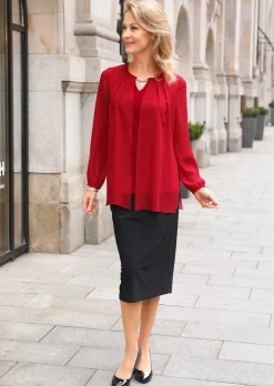 Festliche Bluse mit Chiffonüberwurf und Schmuckelement