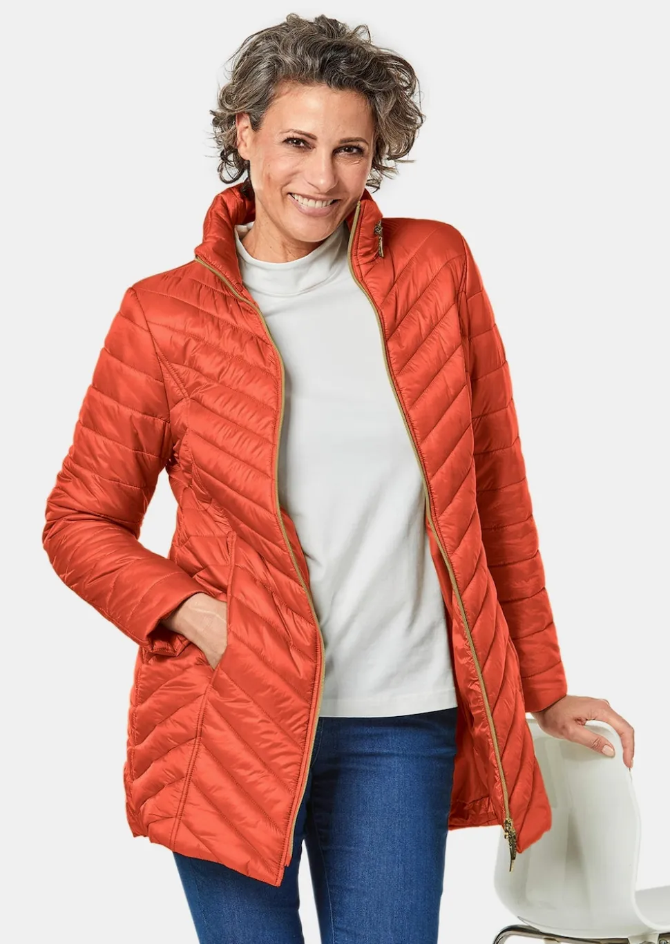 Figurschmeichelnde, leichte Longsteppjacke