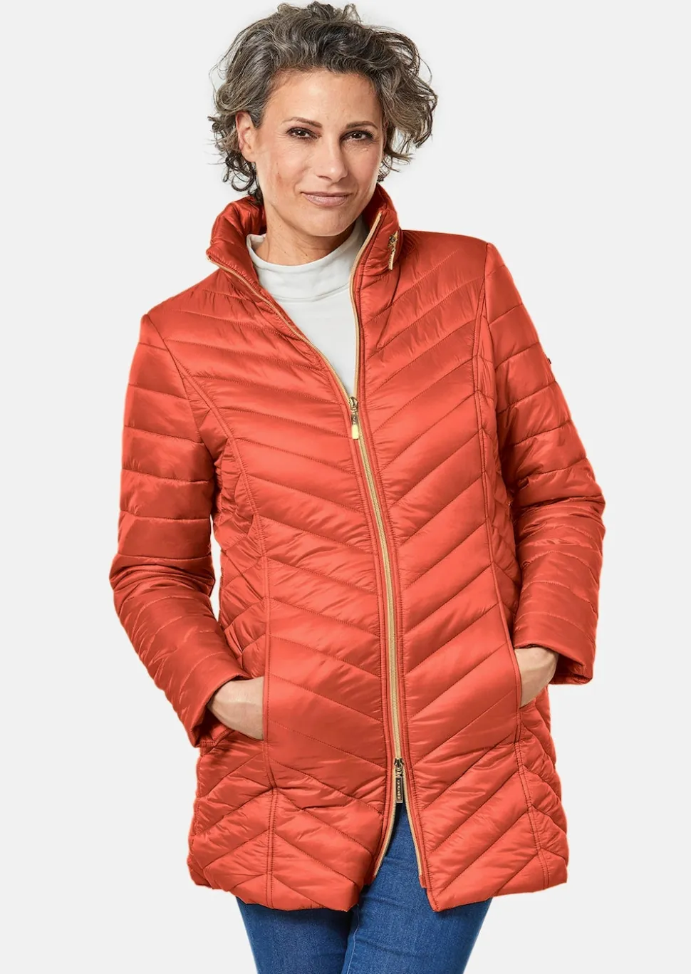 Figurschmeichelnde, leichte Longsteppjacke