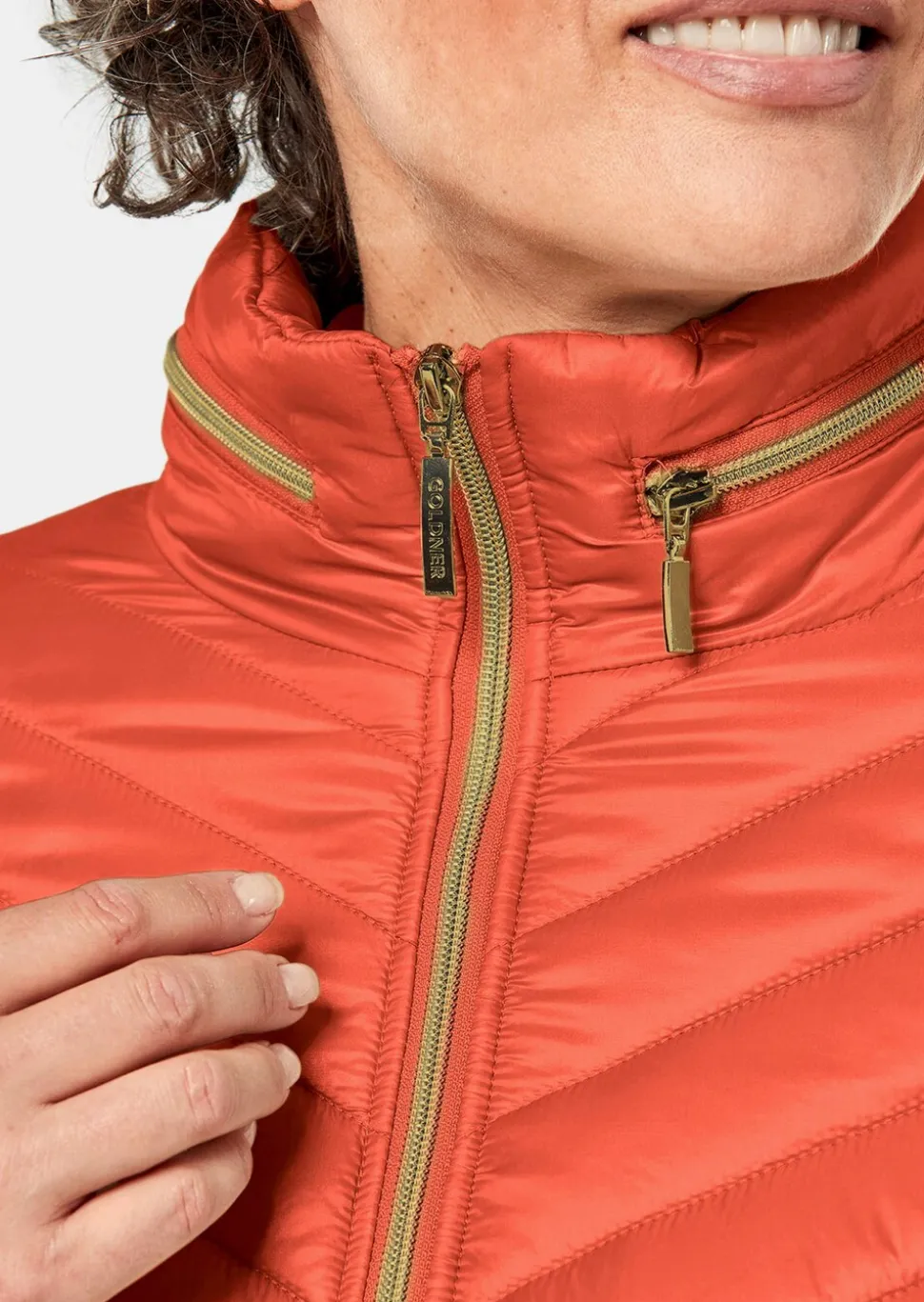Figurschmeichelnde, leichte Longsteppjacke