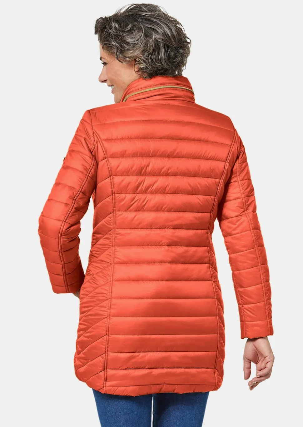 Figurschmeichelnde, leichte Longsteppjacke