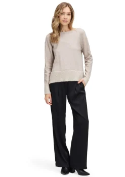 Flauschiger Strickpullover mit Pailletten