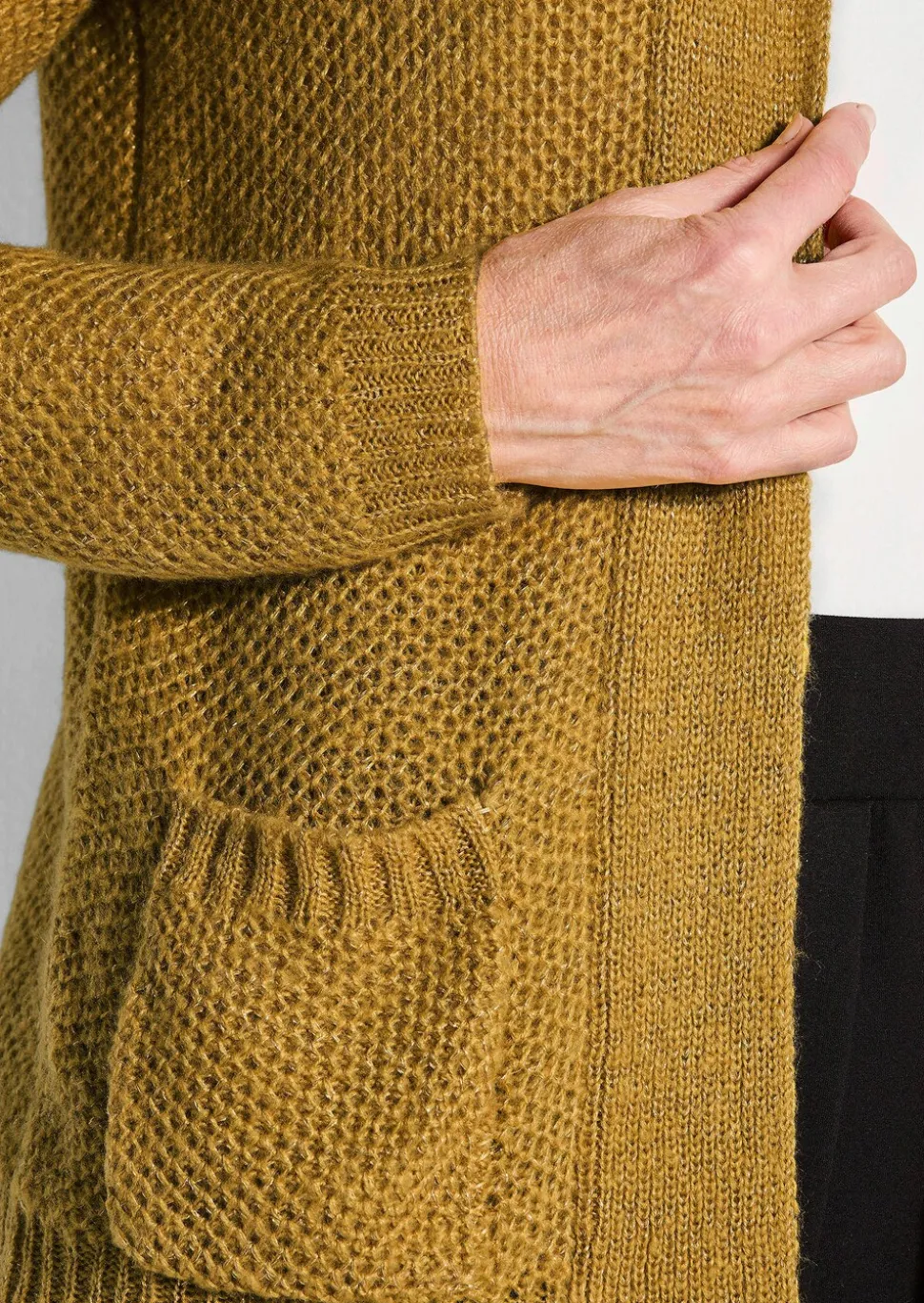 Flauschige Strickjacke in Cardigan-Form