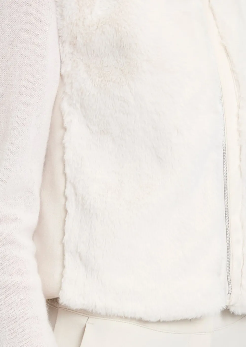 Flauschige Weste aus Fake Fur