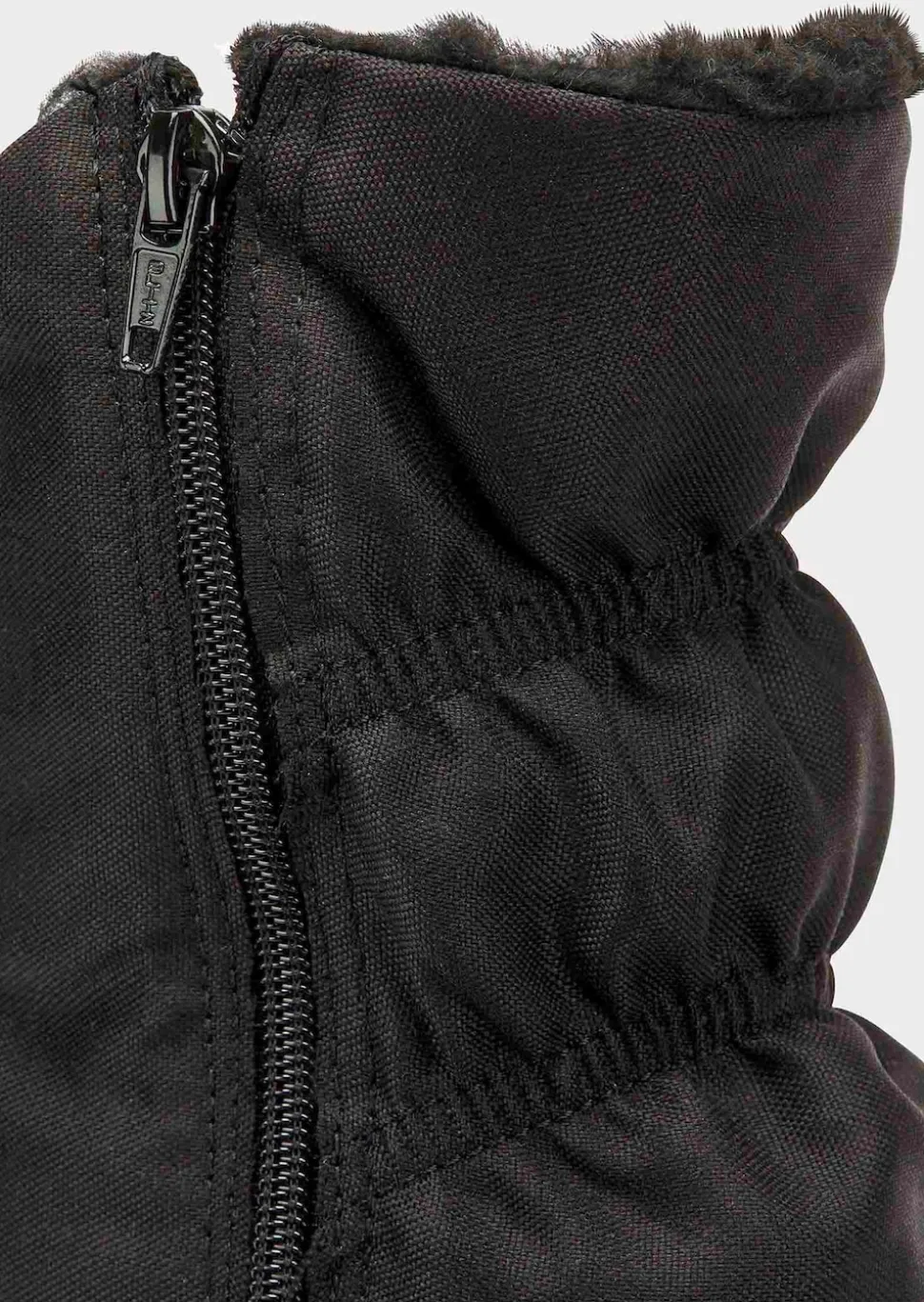 Gefütterte Winterstiefel mit Reißverschluss