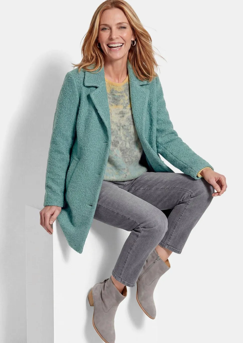Gerader Mantel aus weichem Bouclé