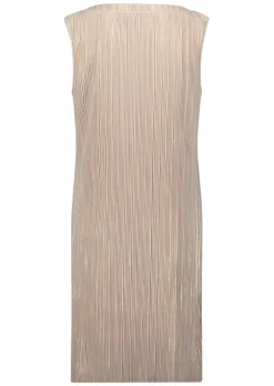 Goldschimmerndes Plisseekleid ohne Ärmel