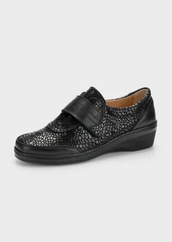 Halbschuhe aus Leder mit Glanzdetails