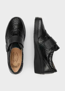 Halbschuhe aus Leder mit Glanzdetails